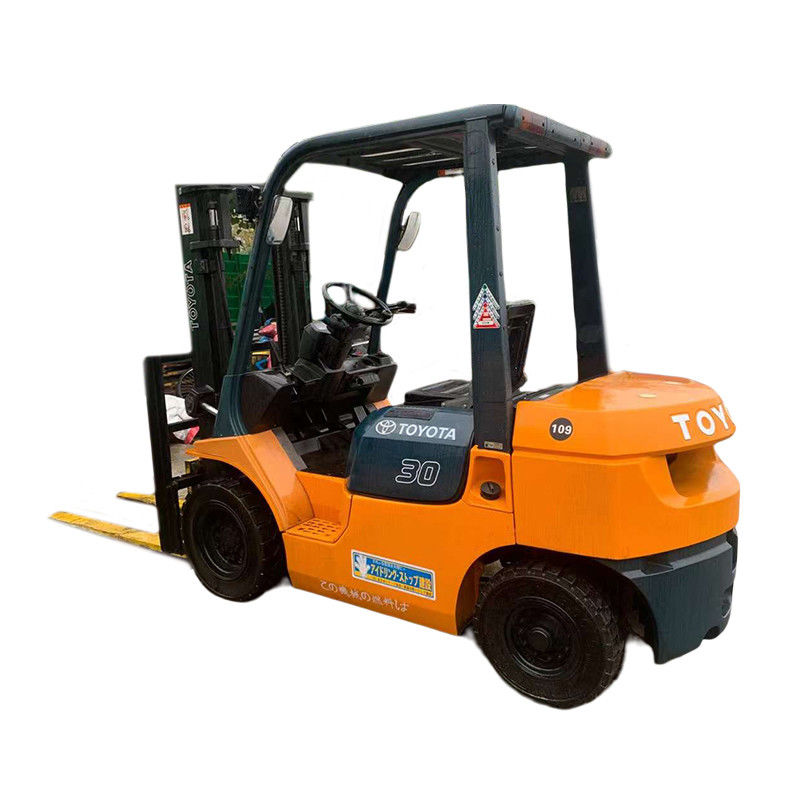 Motor japonés hidráulico diesel Toyota 3 toneladas elevadora de horquilla usada para operaciones de carga pesada