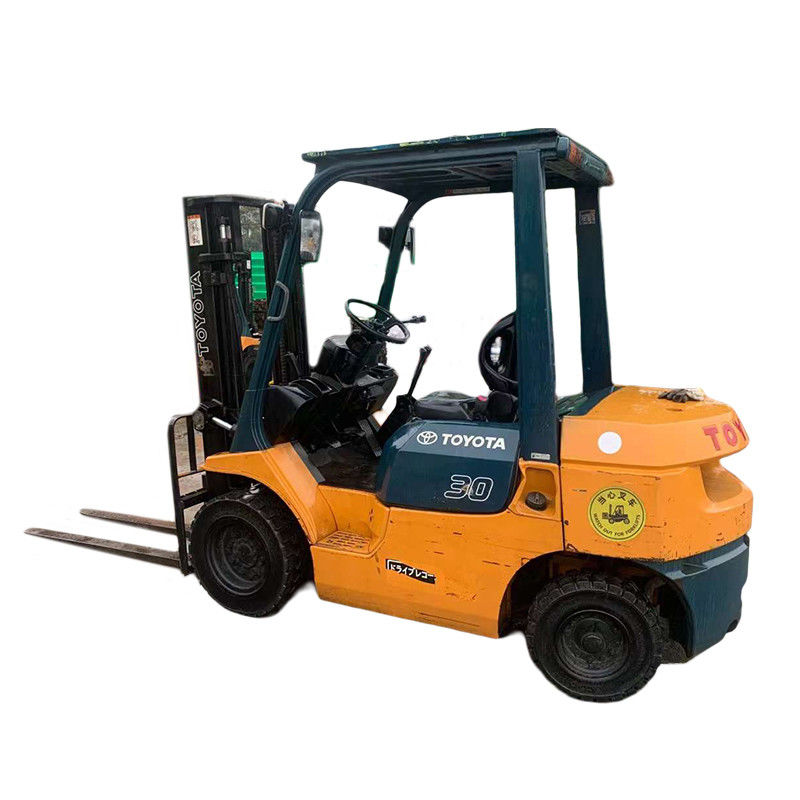 Motor japonés hidráulico diesel Toyota 3 toneladas elevadora de horquilla usada para operaciones de carga pesada