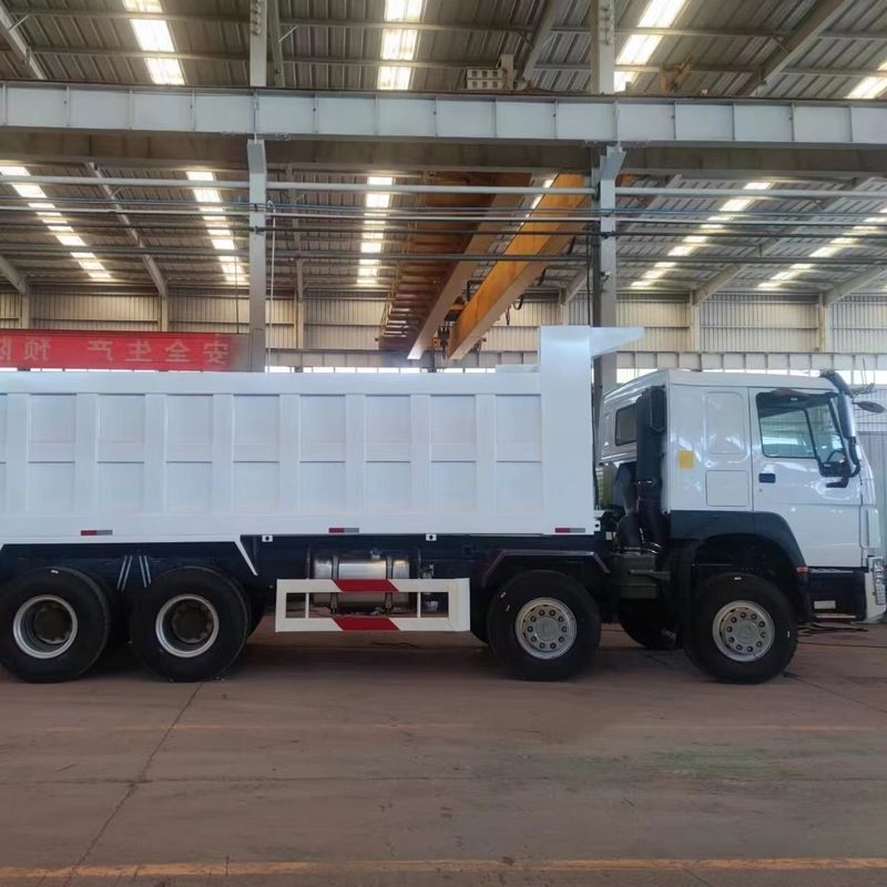 Howo 8x4 LHD Dump Tipper Truck con un par máximo de 500-1000Nm y una capacidad del motor de 6-8L
