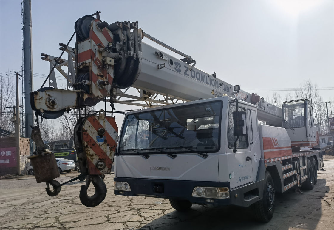 Zoomlion usado 25 toneladas camión hidráulico grúa montada con max. altura de elevación de 43m