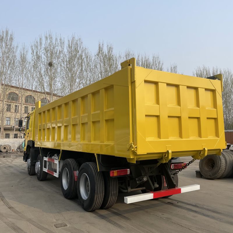Capacidad del tanque de combustible de 400-500L HOWO 8x4 371hp camión de descarga con suspensión por aire