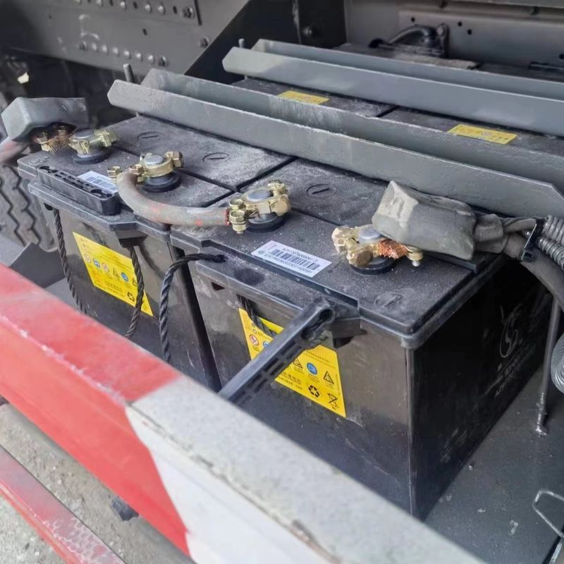 Capacidad del tanque de combustible de 400-500L HOWO 8x4 371hp camión de descarga con suspensión por aire