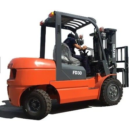 Camión elevador diésel FD30 con peso de 4300 kg y anchura de horquilla de 125 mm impulsado por motor Isuzu