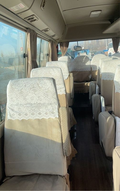 Autobús de 30 asientos con 4104 ml de cilindrada y combustible diesel para satisfacer sus necesidades