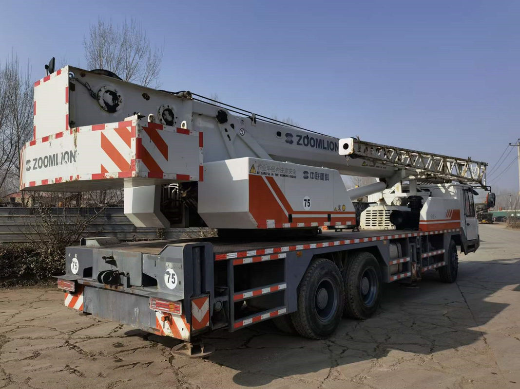 Máquina de grúa usada de 25 toneladas con carga de elevación máxima de 1010KN.M Grúa de camión de ruedas móviles