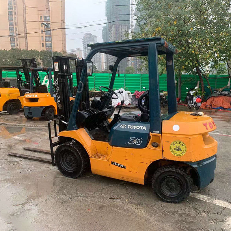 3000 kg Herramientas de levantamiento de pesas Triplex 3t diesel Usado carretilla elevadora con paso lateral en Pakistán