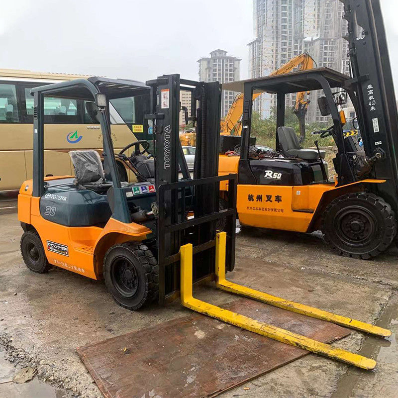 3000 kg Herramientas de levantamiento de pesas Triplex 3t diesel Usado carretilla elevadora con paso lateral en Pakistán