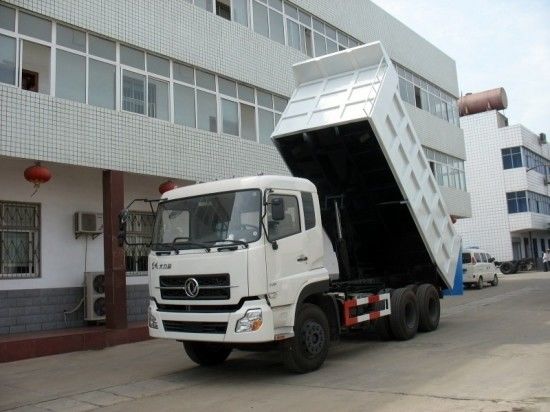 DONGFENG 6 ruedas 4X2 camión de descarga pequeño camión de remate en buen estado caja de cambios SINOTRUCK