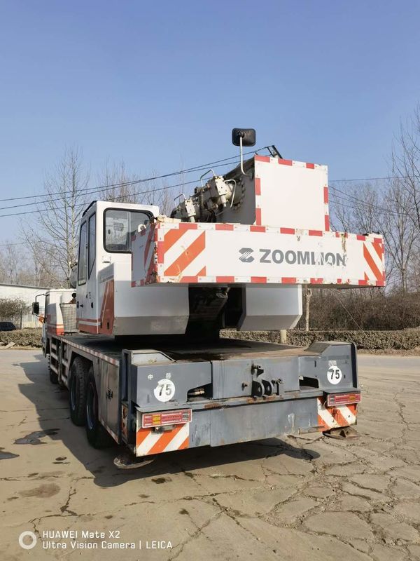 Más vendido 25 toneladas Zoomlion ruedas grúa de camión móvil con Max. altura de elevación de 41M