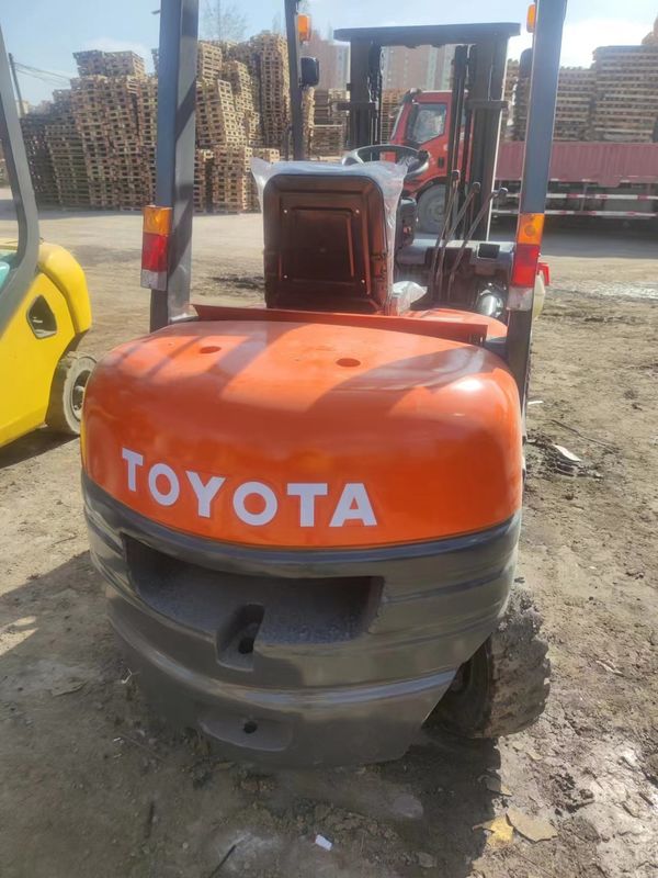 3000 kg Camión elevador de Japón ligero con motor diesel y centro de gravedad de 500 mm