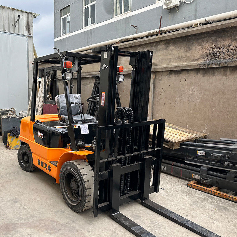Camioneta elevadora diesel de 3 toneladas para hoteles 4 x 4 elevadora de 3 m altura de elevación 1070 mm longitud del tenedor