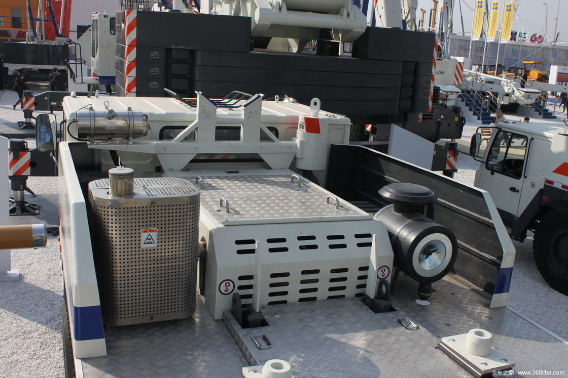 80 toneladas Máquina de grúa usada Zoomlion Camión de grúa x3000 Equipo de elevación para el mercado de los emiratos árabes