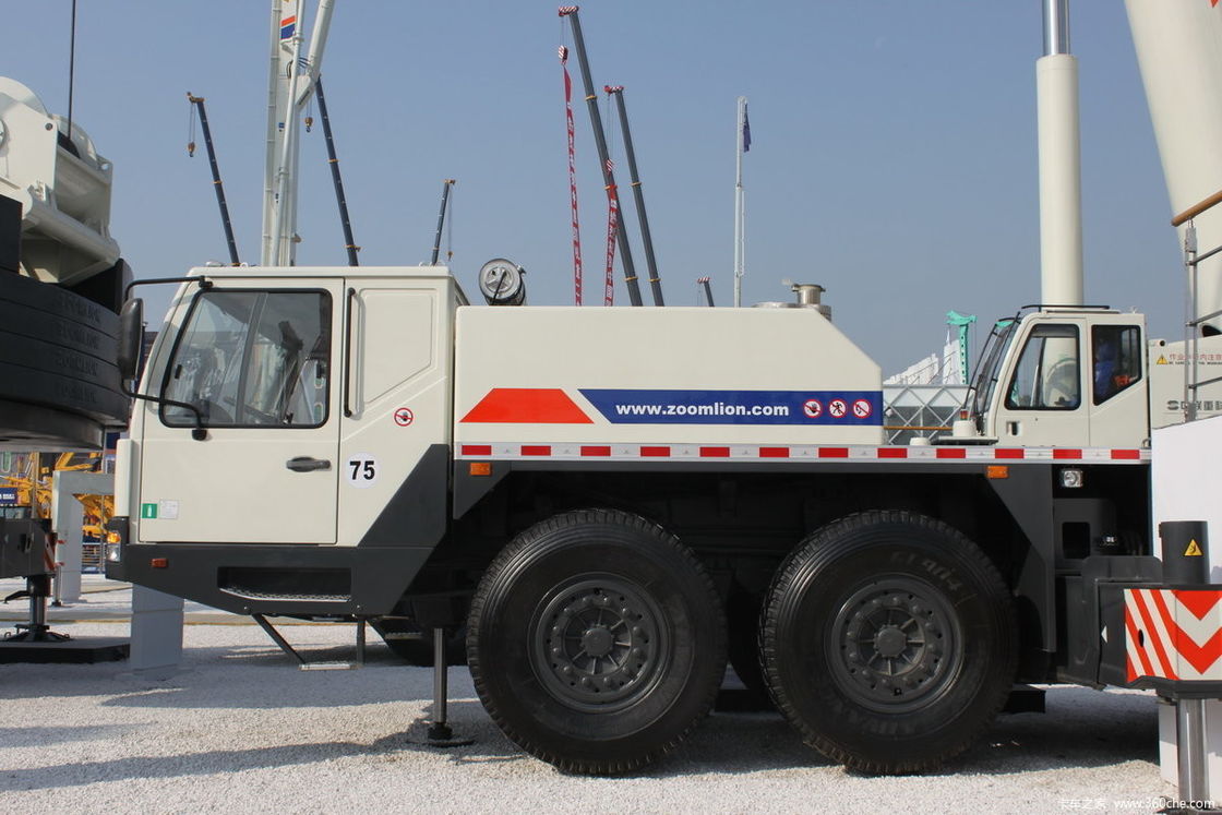 80 toneladas Máquina de grúa usada Zoomlion Camión de grúa x3000 Equipo de elevación para el mercado de los emiratos árabes