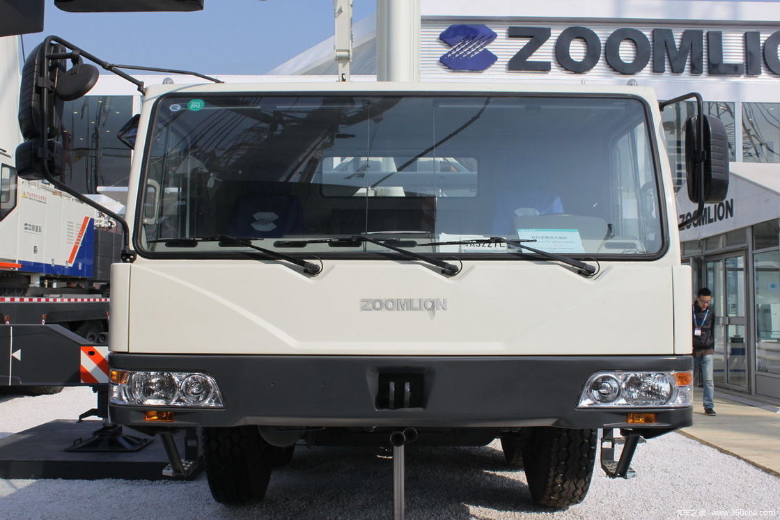 80 toneladas Máquina de grúa usada Zoomlion Camión de grúa x3000 Equipo de elevación para el mercado de los emiratos árabes