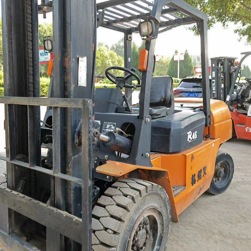 4Camión elevador 4WD de 5 toneladas ideal para diversos entornos de trabajo y tareas