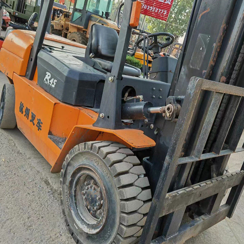 4Camión elevador 4WD de 5 toneladas ideal para diversos entornos de trabajo y tareas
