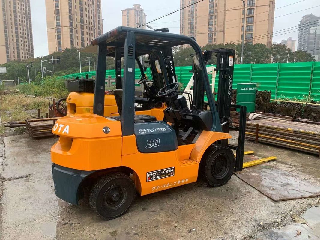Tiendas de materiales de construcción Toyota diesel usado 3 toneladas 7F carretilla elevadora con cambio lateral 3450 KG