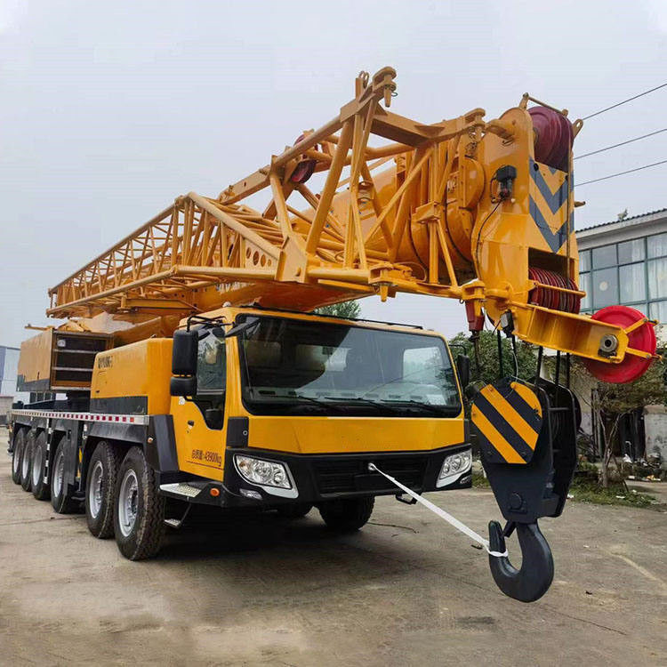 Granas de camiones telescópicos de 100 toneladas QY100 usadas 58000 kg Peso 2001-4000 horas de trabajo