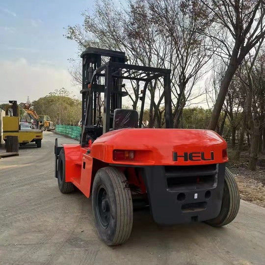 Elevadora elevadora diesel de 12 toneladas La solución perfecta para el manejo de materiales pesados