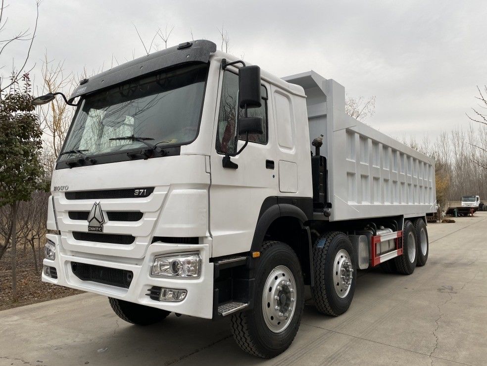 Camión de tiradores usados de 35 toneladas Sinotruk HOWO 8*4 Camión de descarga 371HP para el transporte de minería