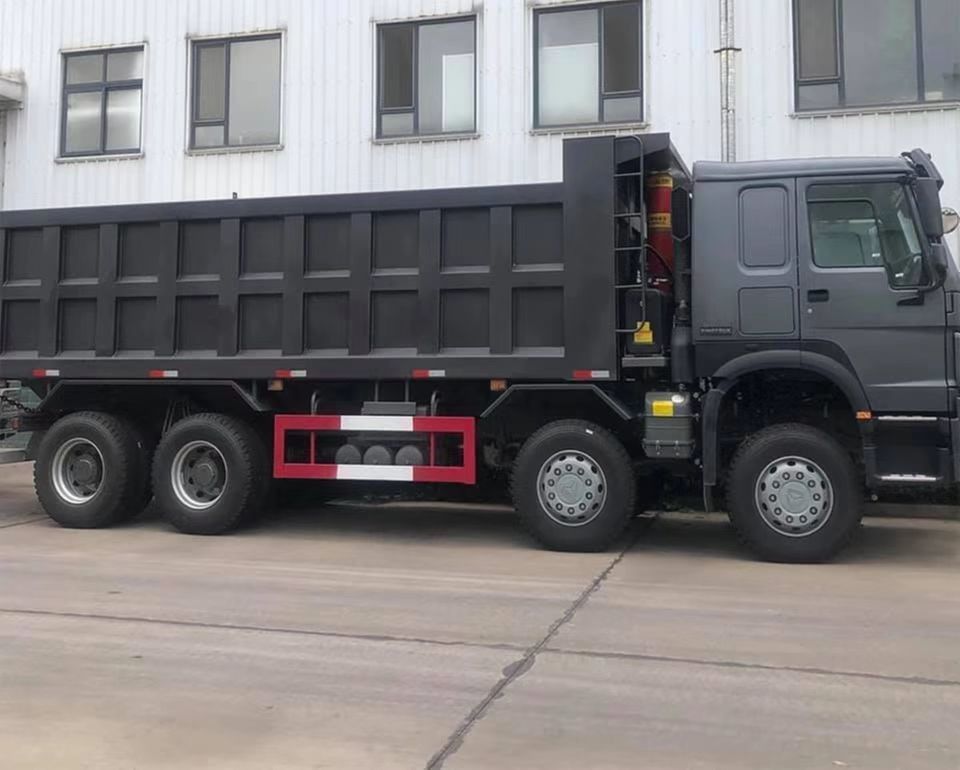 Utilizado Howo 8x4 12 ruedas 24 30 metros cúbicos 35 toneladas 40 toneladas camión de tirador camión de descarga diesel para el transporte de piedra de arena
