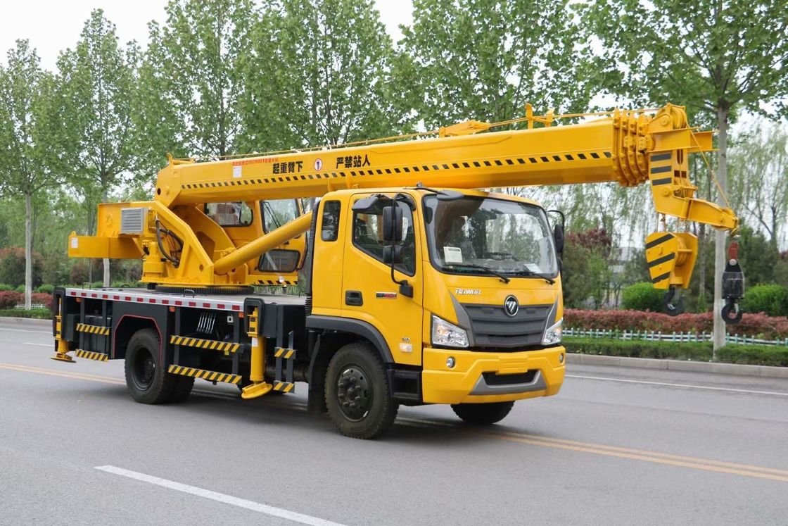 Alturas de elevación máximas de 30 m y peso de 12 800 kg
