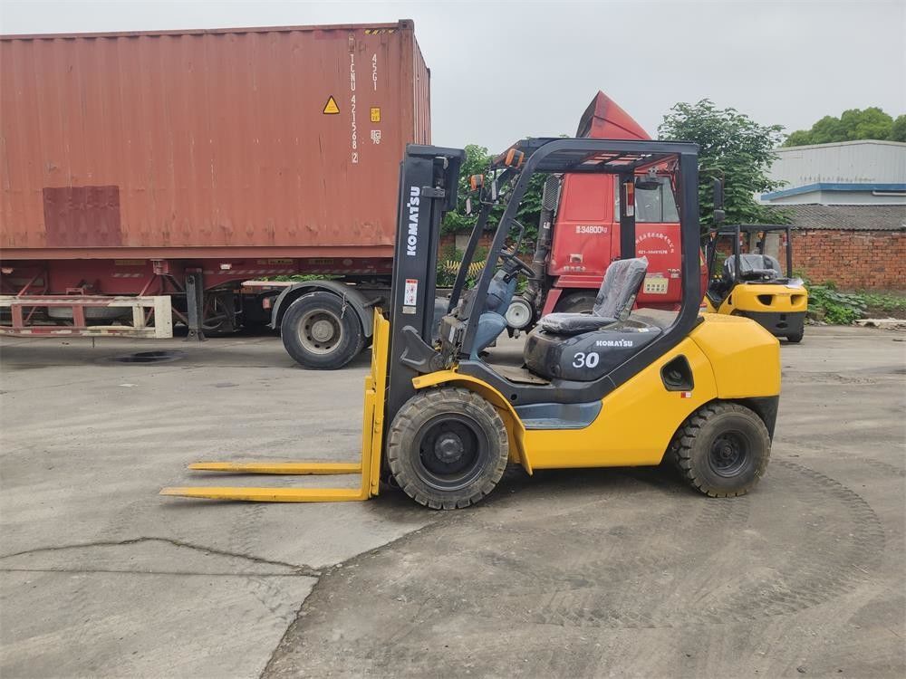 Elevadores de horquilla Komatsu automáticos usados de 3 toneladas FD30 diesel con potencia del motor de 48 KW