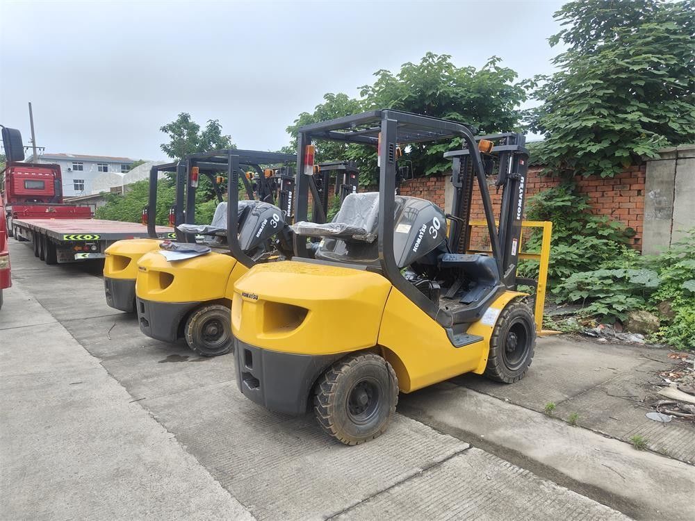 Elevadores de horquilla Komatsu automáticos usados de 3 toneladas FD30 diesel con potencia del motor de 48 KW