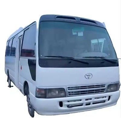Autobús de montaña Toyota de manejo izquierdo asequible con neumáticos 9.00R20 y 113/5200 de potencia máxima
