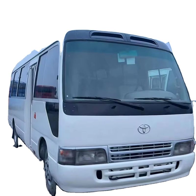 Dirección a mano izquierda Toyota Coaster Bus con neumáticos 9.00R20 y capacidad del motor 4L