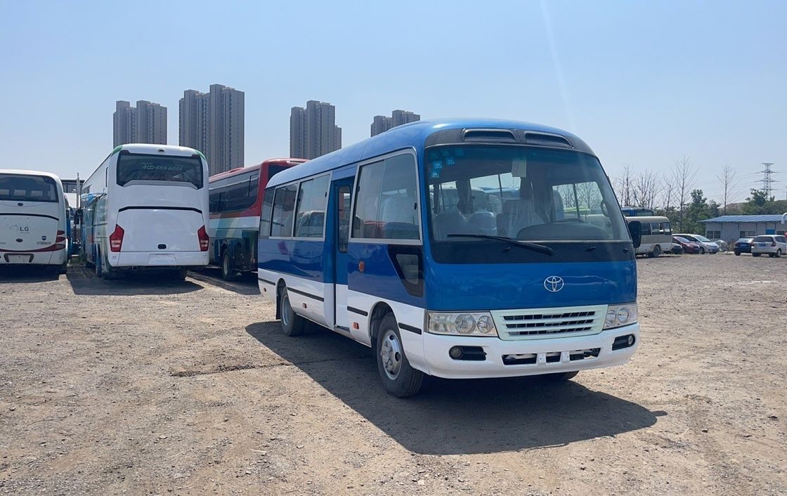Autobús de montaña rusa con capacidad de motor 4L y combustible de diesel de 30 asientos Autobuses de montaña rusa Toyota usados
