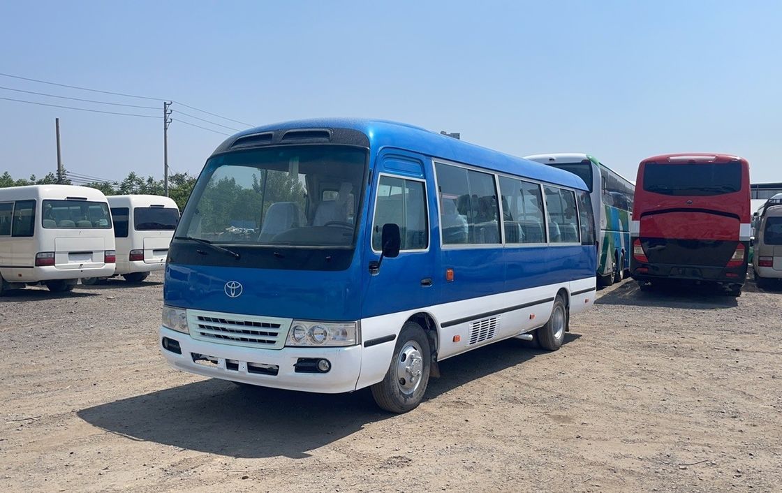 7005*2040*2785mm Estilo cómodo Toyota Coaster de segunda mano de 30 plazas con motor diesel