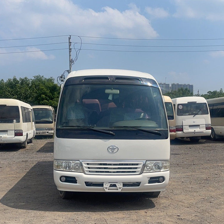 Autobús Toyota Coaster con conducción izquierda 26 asientos y 30 asientos Minibus con capacidad de motor 4L