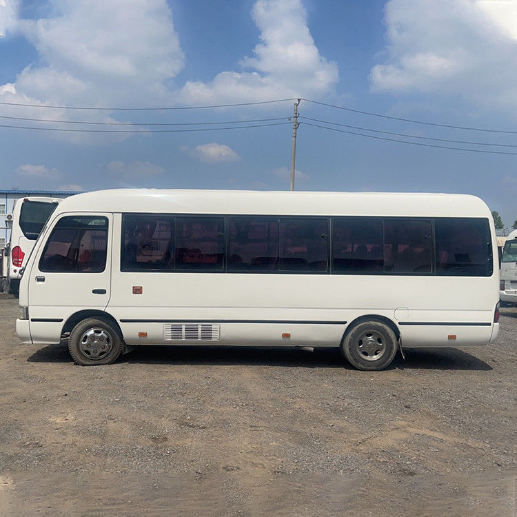 Autobús Toyota Coaster con conducción izquierda 26 asientos y 30 asientos Minibus con capacidad de motor 4L