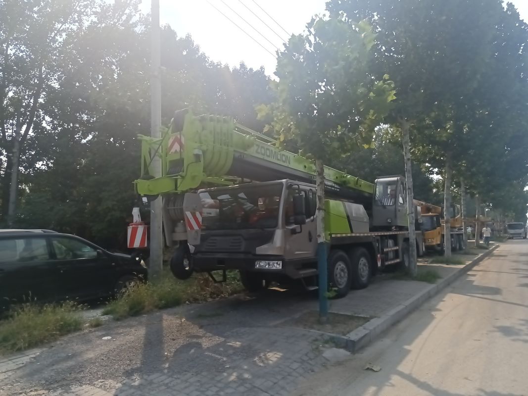 Camión grúa telescópica portátil de 50 toneladas con otro motor y capacidad de carga nominal