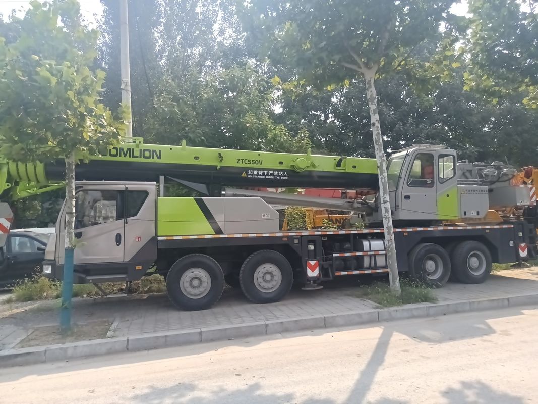 Camión grúa telescópica portátil de 50 toneladas con otro motor y capacidad de carga nominal