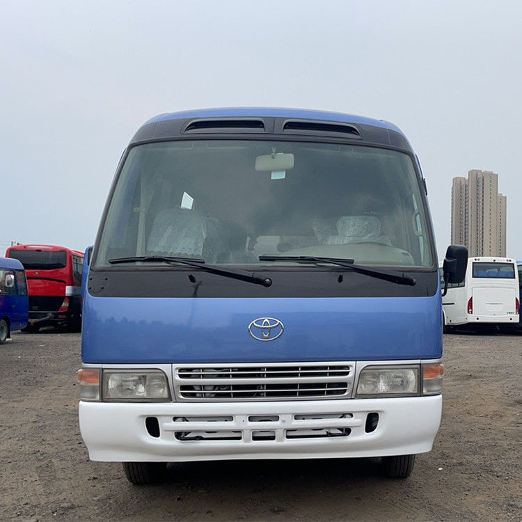 Requisito del cliente Obtenga un autobús Toyota Coaster usado con 30 asientos y manejo a mano izquierda