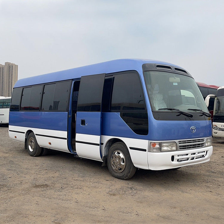 Requisito del cliente Obtenga un autobús Toyota Coaster usado con 30 asientos y manejo a mano izquierda