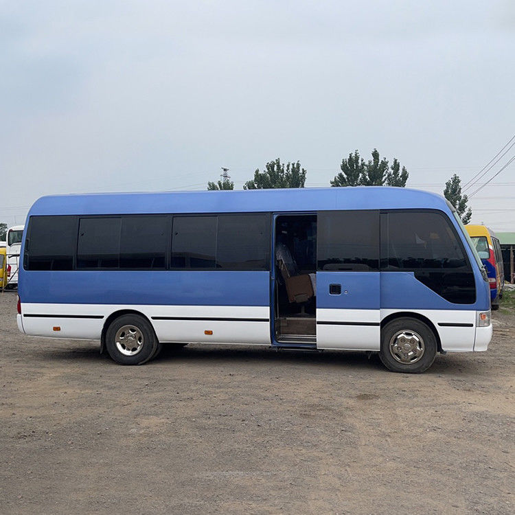 Requisito del cliente Obtenga un autobús Toyota Coaster usado con 30 asientos y manejo a mano izquierda