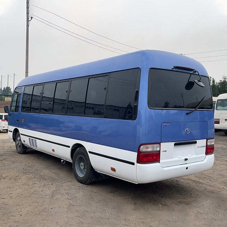 Requisito del cliente Obtenga un autobús Toyota Coaster usado con 30 asientos y manejo a mano izquierda