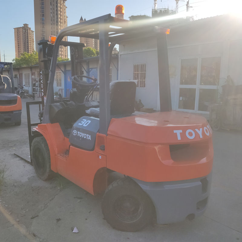 Camioneta elevadora Toyota FD30 de 3 toneladas para construcción y agricultura 2001-4000 horas de trabajo