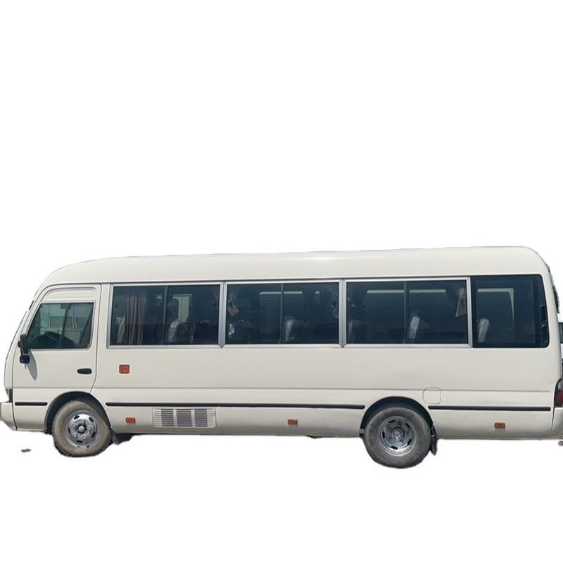 Autobús Toyota Coaster usado de 23-30 asientos con motor diesel a un precio asequible y capacidad de asientos