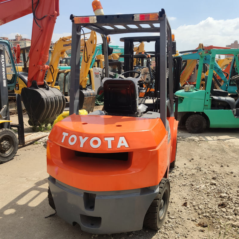 2018 Toyota de 3 toneladas de uso diésel de carretilla elevadora con velocidad de 350 m / min en buenas condiciones