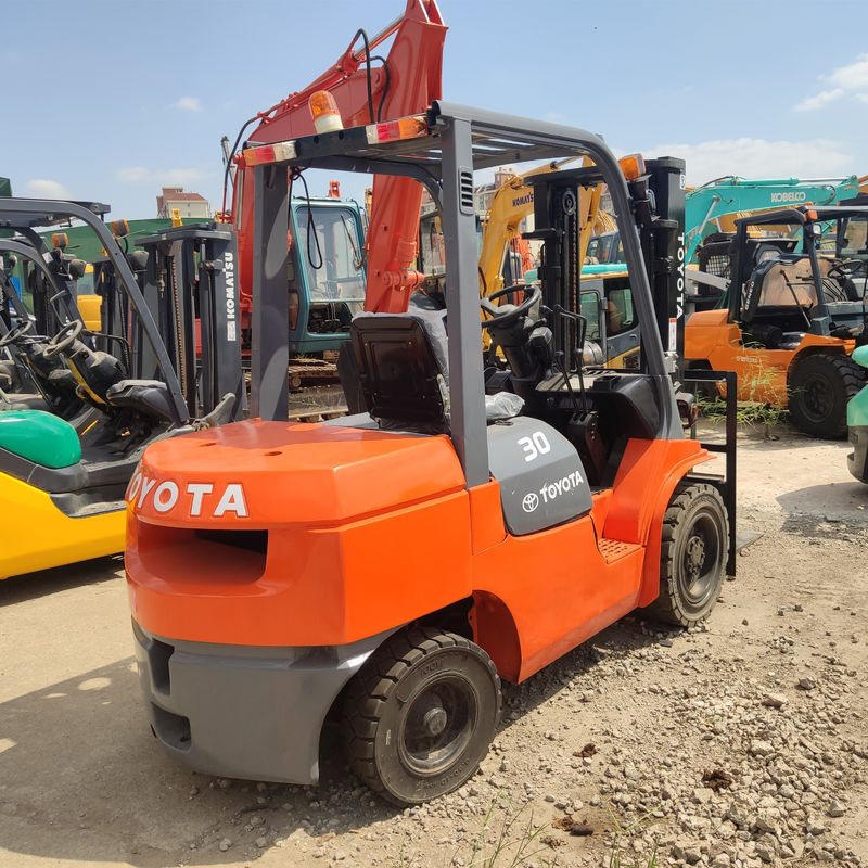 Camioneta elevadora Toyota diesel de 3 toneladas con capacidad de carga de 3 toneladas de horas de trabajo 2001-4000