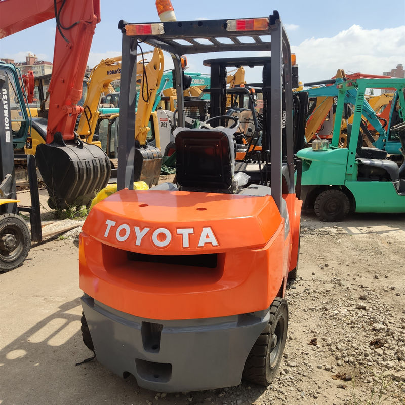 Camioneta elevadora Toyota diesel de 3 toneladas con capacidad de carga de 3 toneladas de horas de trabajo 2001-4000