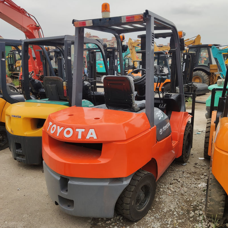 Camioneta elevadora Toyota diesel de 3 toneladas con capacidad de carga de 3 toneladas de horas de trabajo 2001-4000