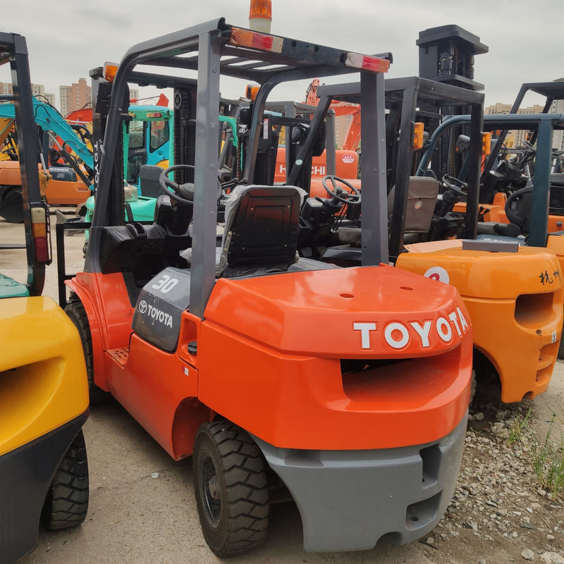 Camioneta elevadora Toyota diesel de 3 toneladas con capacidad de carga de 3 toneladas de horas de trabajo 2001-4000