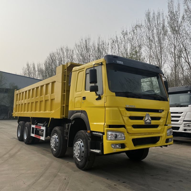 Utilizado HOWO 8 * 4 camión de descarga pesado camión de descarga 12.00R20 18PR en LHD SINO