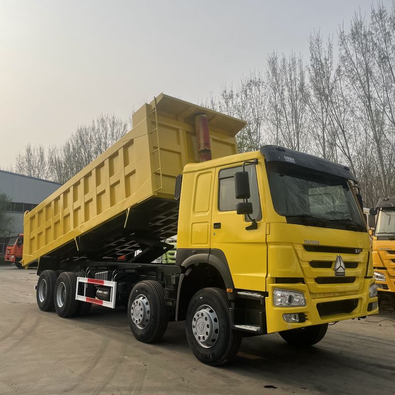 Utilizado HOWO 8 * 4 camión de descarga pesado camión de descarga 12.00R20 18PR en LHD SINO