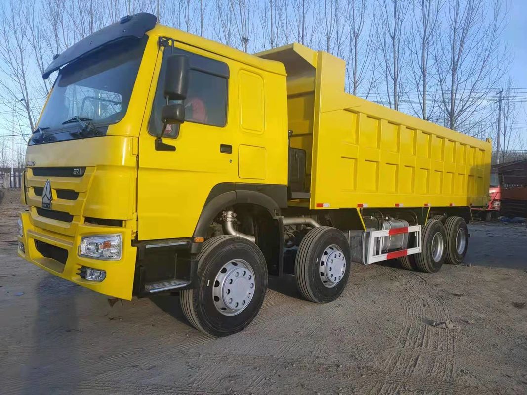 Utilizado HOWO 8 * 4 camión de descarga pesado camión de descarga 12.00R20 18PR en LHD SINO